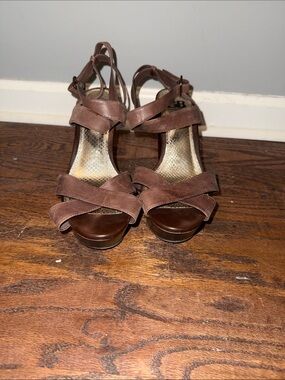 Gianni Bini Brown Suede Strappy Platform Sandals